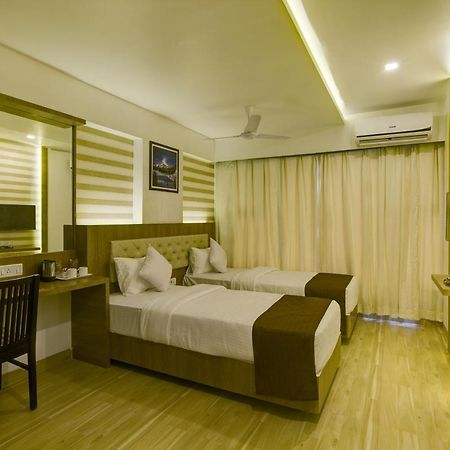 Crown Inn Panvel Dış mekan fotoğraf