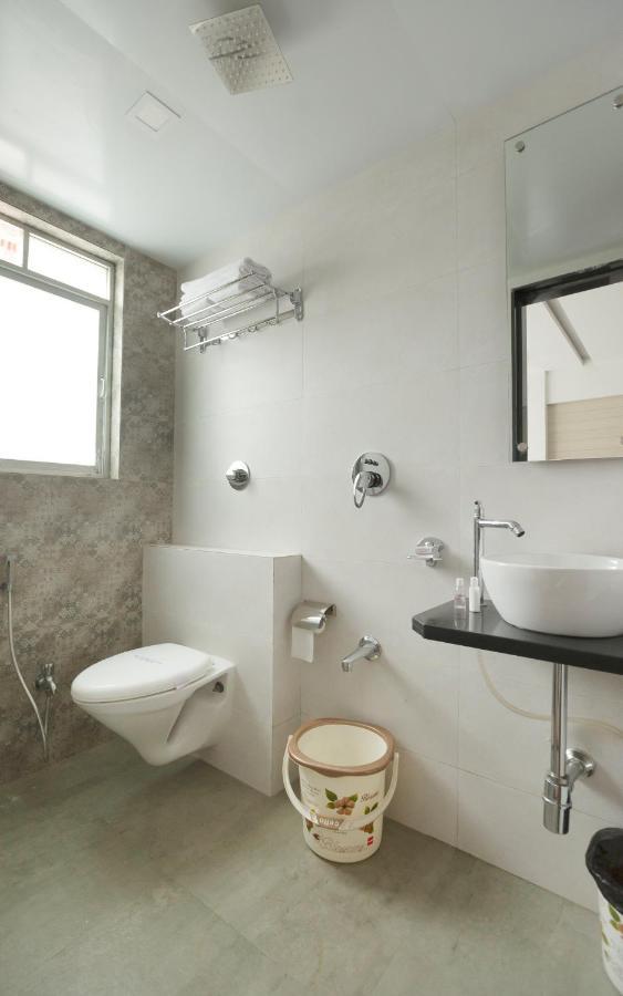 Crown Inn Panvel Dış mekan fotoğraf