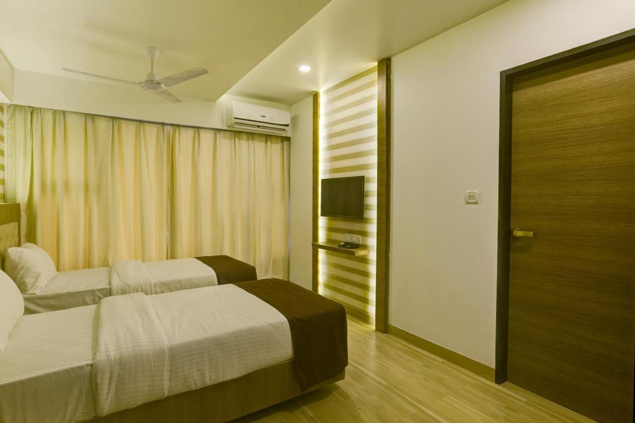 Crown Inn Panvel Dış mekan fotoğraf