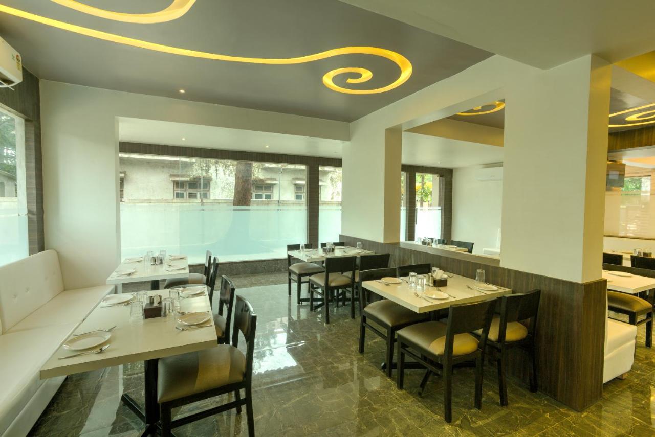 Crown Inn Panvel Dış mekan fotoğraf